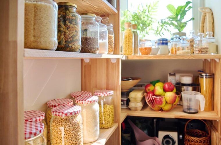 organizzare la dispensa cucina spazio consigli